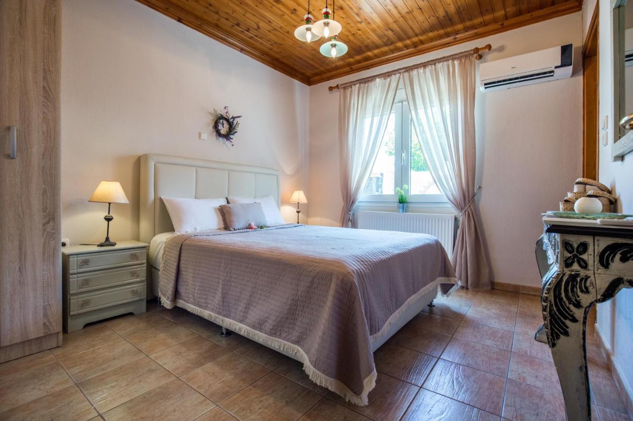 Vista Del Mare Luxury Villa Koinira Buitenkant foto